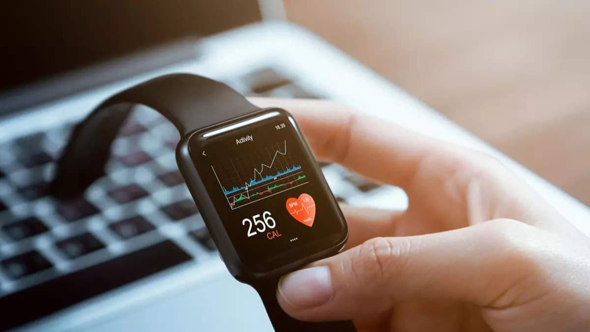 Apple Watch Alerts Woman to Critical Heart Condition Apple Watch Alerts Woman to Critical Heart Condition